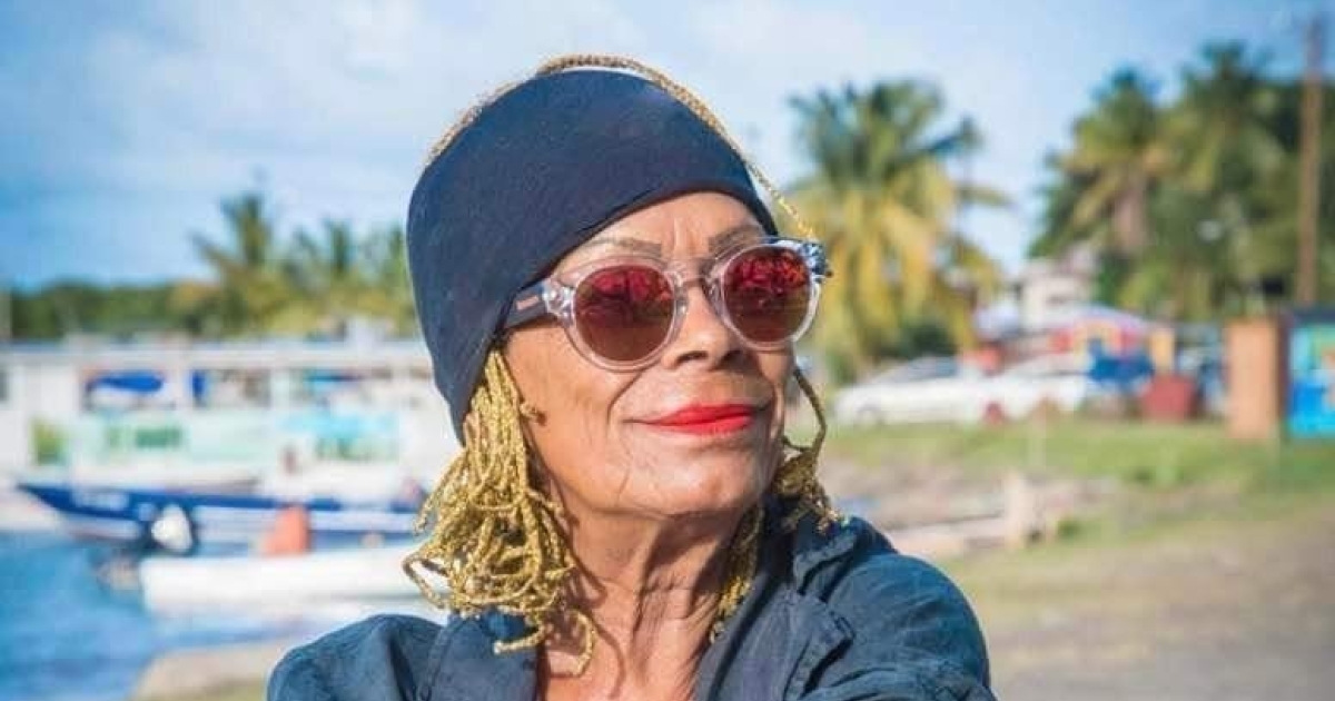     Clara Lesueur, ancienne Clodette et figure de la restauration à Sainte-Rose, est décédée à l'âge de 82 ans

