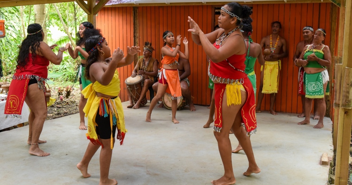     Zoos humains : le Sénat adopte à l'unanimité la restitution de restes de Kalinas et d'Arawaks à la Guyane

