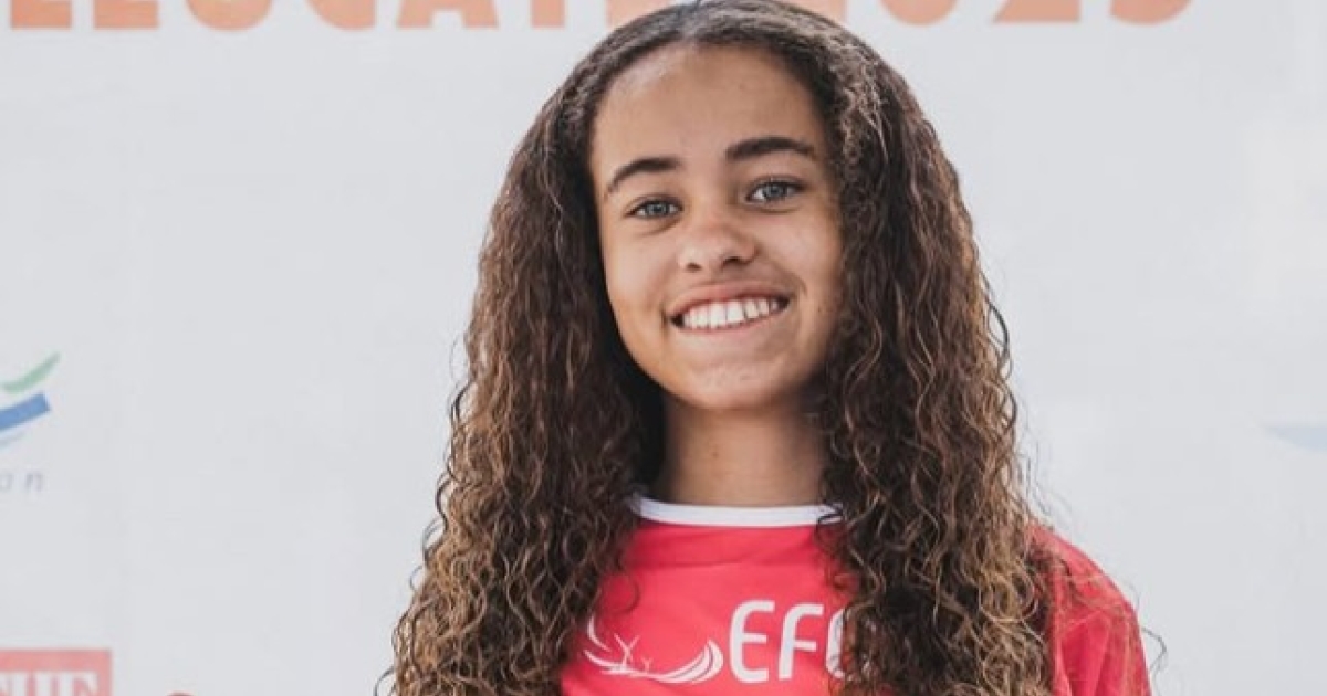     « Mon rêve : un podium aux Championnats du monde » : Enoha Laurent, Guadeloupéenne âgée de 15 ans, brille en wing foil

