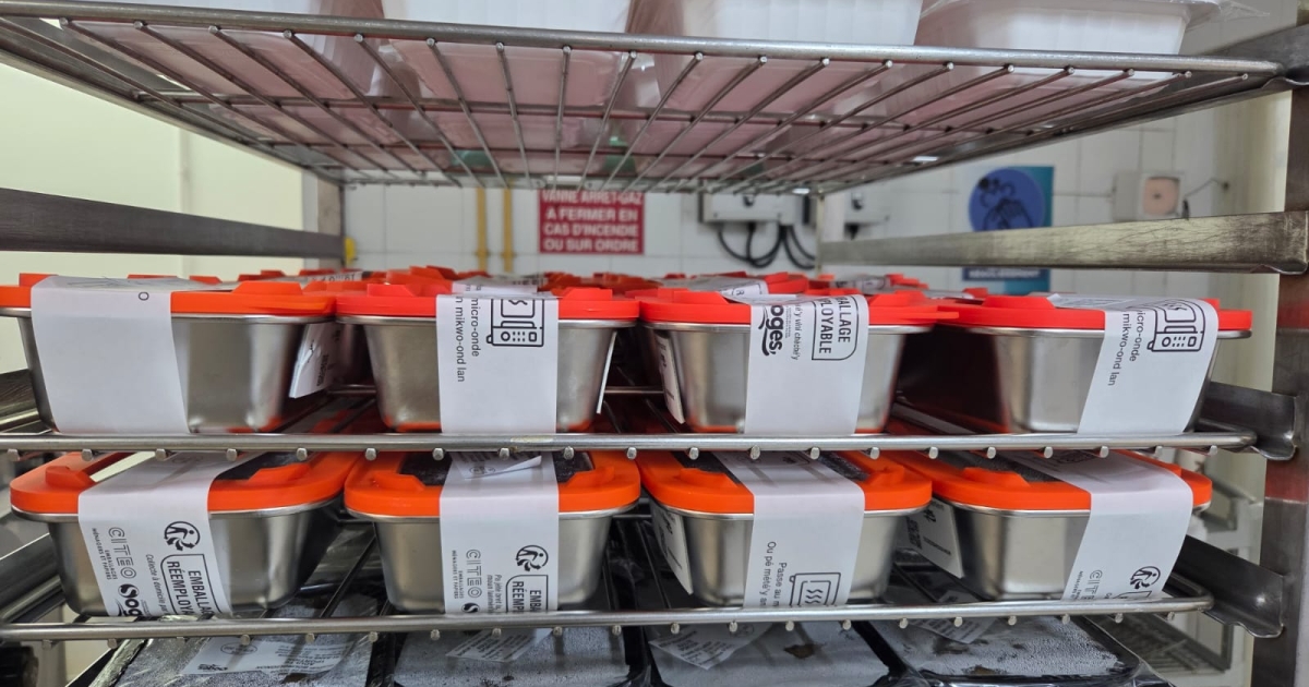     Portage à domicile : pour éviter le plastique, la SOGES propose des barquettes en inox réutilisables

