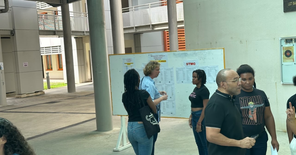     Bac 2026 en Guadeloupe : « Je suis super contente », la joie des candidates diplômées

