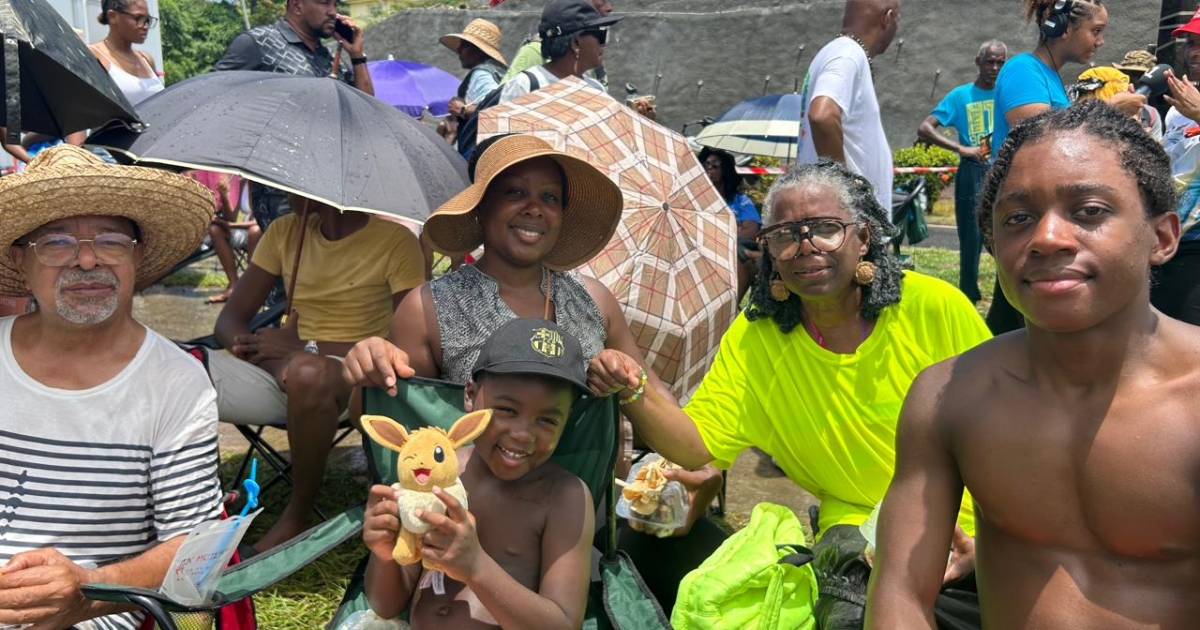     Le Tour des yoles reste un rendez-vous intergénérationnel qui rassemble sur les plages de Martinique

