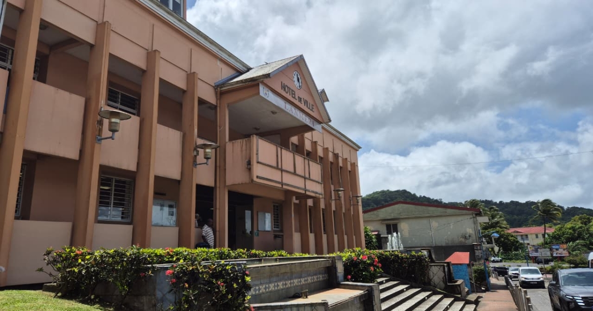     Démission de neuf élus au Morne-Rouge : la loi permet-elle à Andréa Mauzole de conserver son mandat ?

